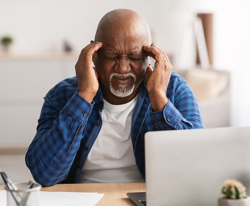 headache-migraine-treatment-omaha man with migraine headache